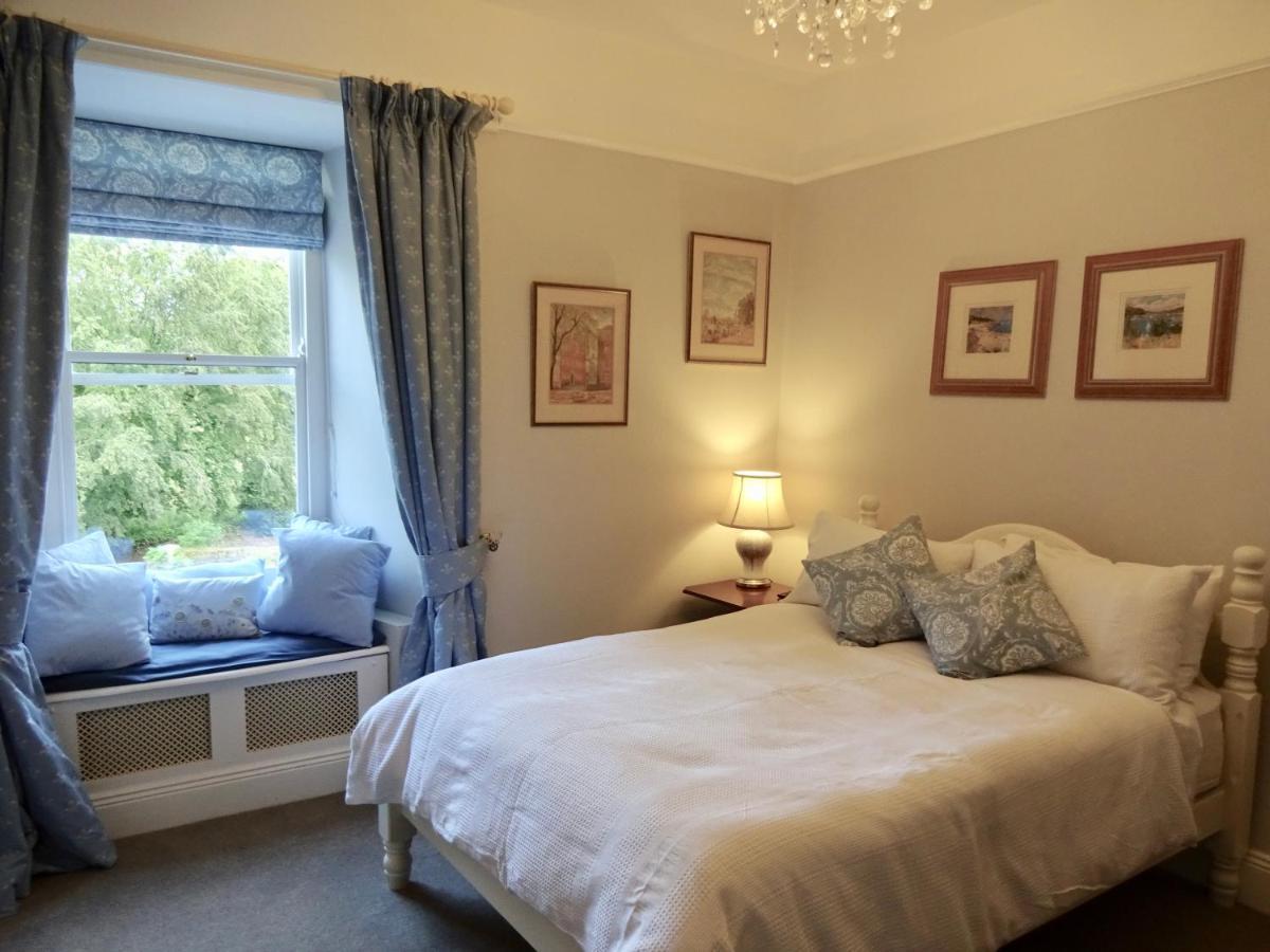Riverbank House Bed And Breakfast Innishannon Exterior photo